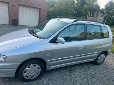 Gebraucht Mitsubishi Space Star 83 PS (61 kW) 2001 Silber Van / Kleinbus