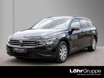 Gebraucht VW Passat Basis 122 PS (89 kW) 2022 Schwarz Kombi