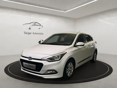 Gebraucht Hyundai i20 Passion 101 PS (74 kW) 2016 Weiß Kleinwagen