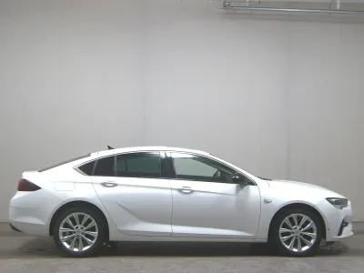 Używany Opel Insignia Elegance 174 KM (127 kW) 2021 Biały Sedan/Limuzyna