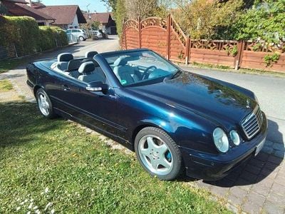 Second-hand Mercedes CLK230 Avantgarde 197 CP (144 kW) 2001 Albastru