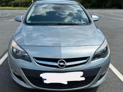 Gebraucht Opel Astra 140 PS (102 kW) 2013 Grau Limousine