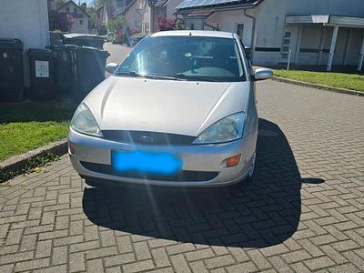 Usata Ford Focus 75 CV (55 kW) 2000 Argento Utilitaria