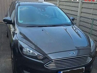 Gebraucht Ford Focus Titanium 125 PS (91 kW) 2017 Grau Kombi