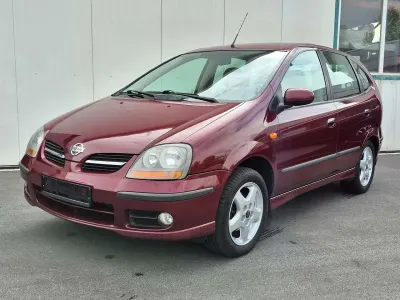 Gebraucht Nissan Almera Tino Basis 114 PS (83 kW) 2003 Rot Van / Kleinbus