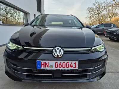 Gebraucht VW Golf VIII Goal 150 PS (110 kW) 2025 Mythos black Kombi