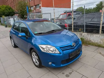 Gebraucht Toyota Auris Executive 132 PS (97 kW) 2010 Blue metallic Kleinwagen