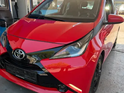 Gebraucht Toyota Aygo 69 PS (50 kW) 2016 Rot Kleinwagen