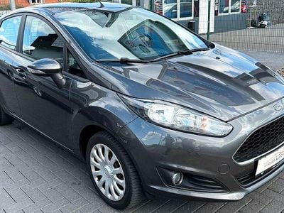 Gebraucht Ford Fiesta Celebration 101 PS (74 kW) 2017 Grau Limousine