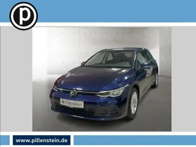 Second-hand VW Golf VIII Life 116 CP (85 kW) 2023 Albastru Berlinǎ