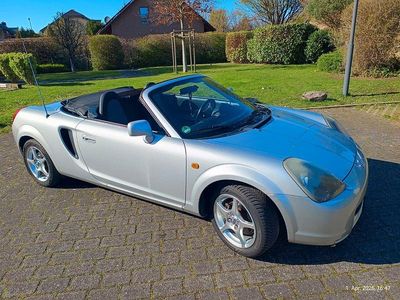 Second-hand Toyota MR2 140 CP (102 kW) 2002 Argintiu Cabrio