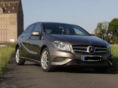 Gebraucht Mercedes A180 Urban 122 PS (89 kW) 2012 Braun Kleinwagen