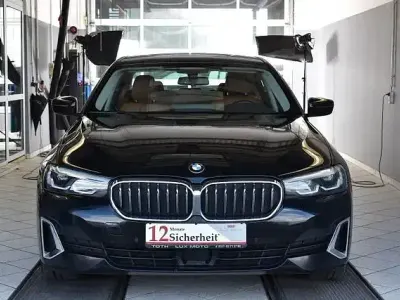 Gebraucht BMW 545e Luxury Line 394 PS (289 kW) 2021 Schwarz Limousine