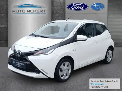 Gebraucht Toyota Aygo X-play 69 PS (50 kW) 2017 Weiss Kleinwagen