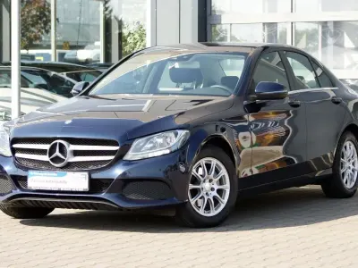Gebraucht Mercedes C180 116 PS (85 kW) 2017 Blau Limousine
