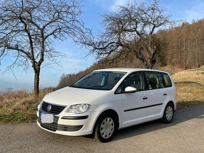 Weiß Gebraucht 2009 VW Touran Conceptline Van / Kleinbus | 5.800 € (Etwas zu teuer)