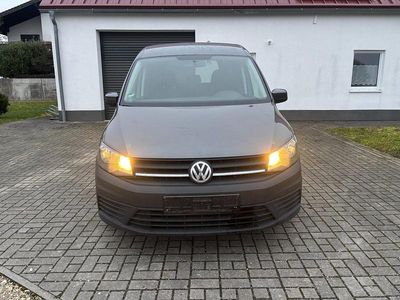 Grau Gebraucht 2017 VW Caddy Van / Kleinbus | 7.900 € (Etwas zu teuer)