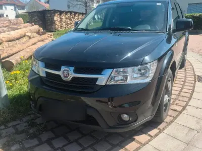 Gebraucht Fiat Freemont 140 PS (102 kW) 2012 Schwarz SUV