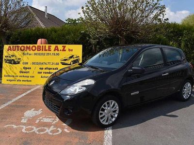 Second-hand Renault Clio II 75 CP (55 kW) 2010 Negru Berlinǎ