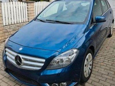Gebraucht Mercedes B180 109 PS (80 kW) 2012 Blau Van / Kleinbus