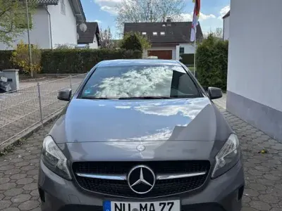 Gebraucht Mercedes A180 122 PS (89 kW) 2016 Grau Kleinwagen