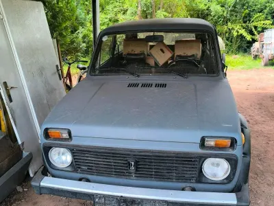 Usata Lada niva 63 CV (46 kW) 1990 Grigio SUV