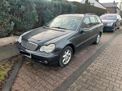 Grau Gebraucht 2001 Mercedes C180 Elegance Kombi | 2.290 €
