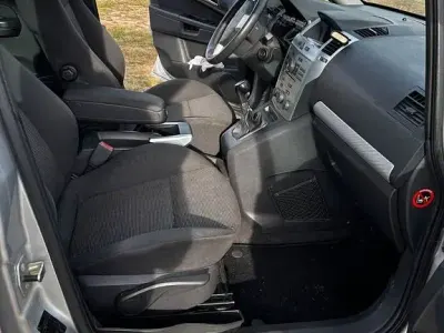 Gebraucht Opel Zafira 110 PS (80 kW) 2010 Silber Van / Kleinbus