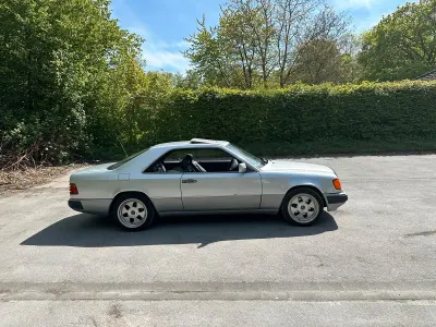 Gebraucht Mercedes 230 130 PS (95 kW) 1992 Silber Coupé
