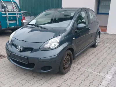 Brugt Toyota Aygo 68 HK (50 kW) 2009 Grå Hatchback