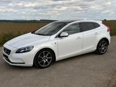 Gebraucht Volvo V40 Ocean Race 190 PS (139 kW) 2015 Weiß Limousine