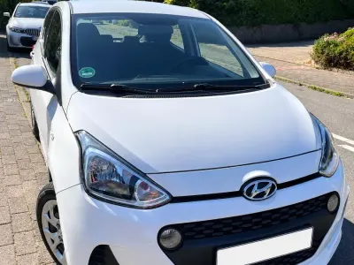 Gebraucht Hyundai i10 Trend 87 PS (63 kW) 2017 Weiß Kleinwagen