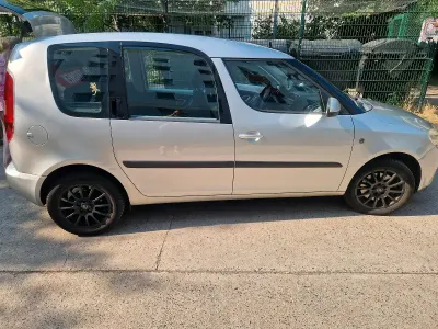 Gebraucht Skoda Roomster 105 PS (77 kW) 2007 Silber Van / Kleinbus