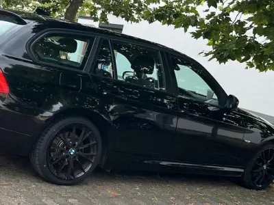 Gebraucht BMW 318 143 PS (105 kW) 2011 Schwarz Kombi