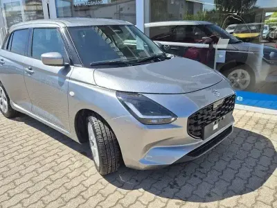 Neu Suzuki Swift Comfort 83 PS (61 kW) 2025 Premium silver met. Kleinwagen