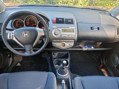 Second-hand Honda Jazz 82 CP (60 kW) 2005 Albastru Hatchback