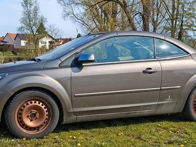 Second-hand Ford Focus Cabriolet Titanium 136 CP (100 kW) 2008 Maro Cabrio