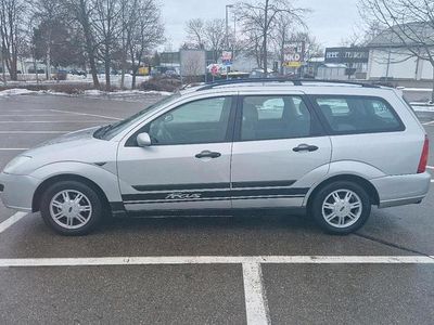 Silber Gebraucht 2001 Ford Focus Kombi | 550 € (Guter Preis)