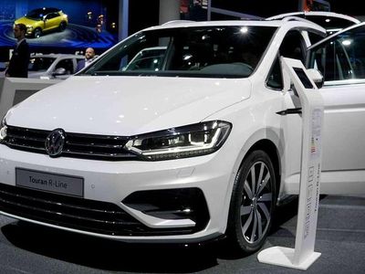 Wählbar (bei metallic +) Neu 2026 VW Touran Highline Van / Kleinbus | 36.313 € (Etwas zu teuer)