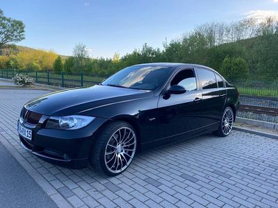 Gebraucht BMW 318 145 PS (106 kW) 2008 Schwarz Limousine