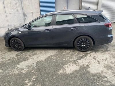 Grau Gebraucht 2022 Kia Ceed Spirit Kleinwagen | 18.990 € (Guter Preis)