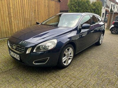 Gebraucht Volvo V60 Summum 215 PS (158 kW) 2012 Blau Kombi