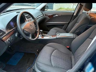 Gebraucht Mercedes E240 180 PS (132 kW) 2003 Blau Limousine