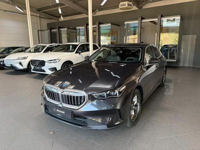 Gebraucht BMW 520 208 PS (152 kW) 2024 Grau metallic