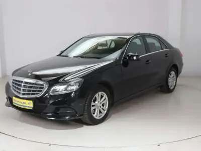 Używany Mercedes E220 170 KM (125 kW) 2013 Czarny Sedan/Limuzyna