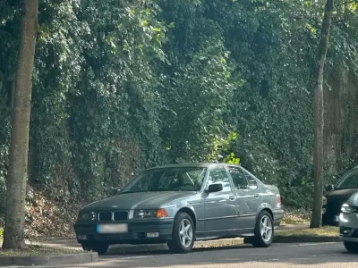 Gebraucht BMW 318 113 PS (83 kW) 1993 Limousine