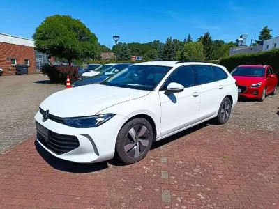 Gebraucht VW Passat 150 PS (110 kW) 2025 Weiß Kombi