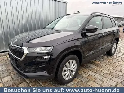 Neu Skoda Karoq Selection 150 PS (110 kW) 2025 Schwarz metallic schwarz metallic SUV