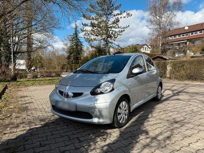 Gebraucht Toyota Aygo 68 PS (50 kW) 2007 Silber Kleinwagen