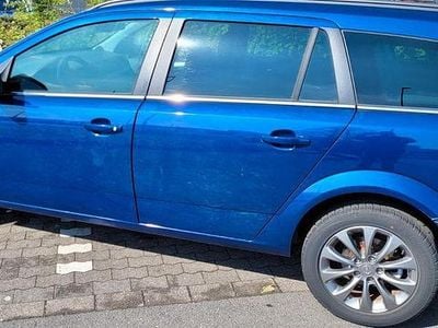 Usado Opel Astra Edition 110 HP (80 kW) 2010 Azul Sedan